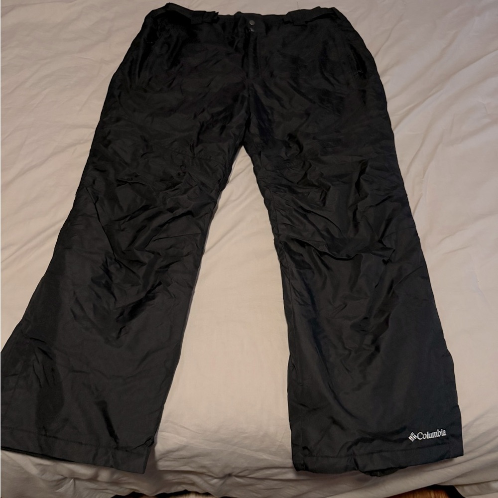 Columbia snow pants. Worn 1x. 28” inseam. Inner elastic ankle cuff.